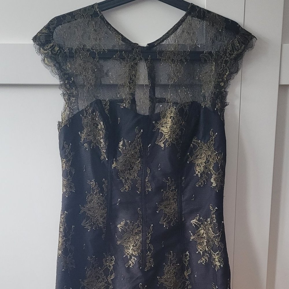 MONIQUE LHUILLIER Black and Gold Lace Dress